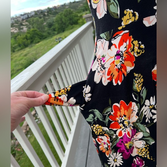 Agnes and Dora Floral Dress - Picture 7 of 11